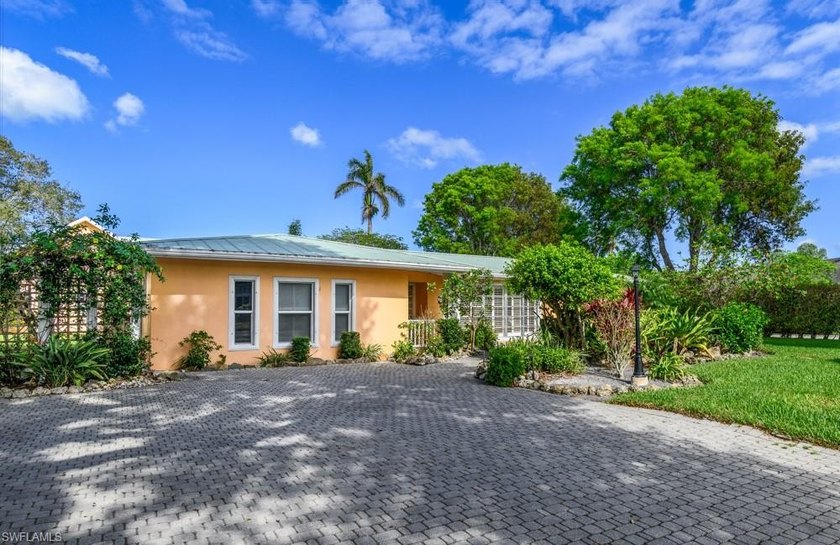 Prime location near downtown Naples, mall, shopping areas - Beach Home for sale in Naples, Florida on Beachhouse.com