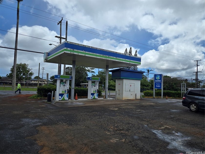 This is a prime opportunity to own a well-located convenience - Beach Commercial for sale in Wahiawa, Hawaii on Beachhouse.com