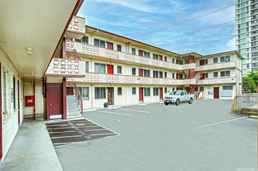 This unique offering includes two adjoining parcels--1431 - Beach Lot for sale in Honolulu, Hawaii on Beachhouse.com
