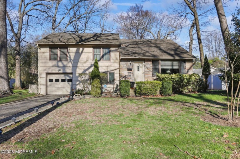 Well maintained split level in a wonderful neighborhood offers 3 - Beach Home for sale in Oakhurst, New Jersey on Beachhouse.com
