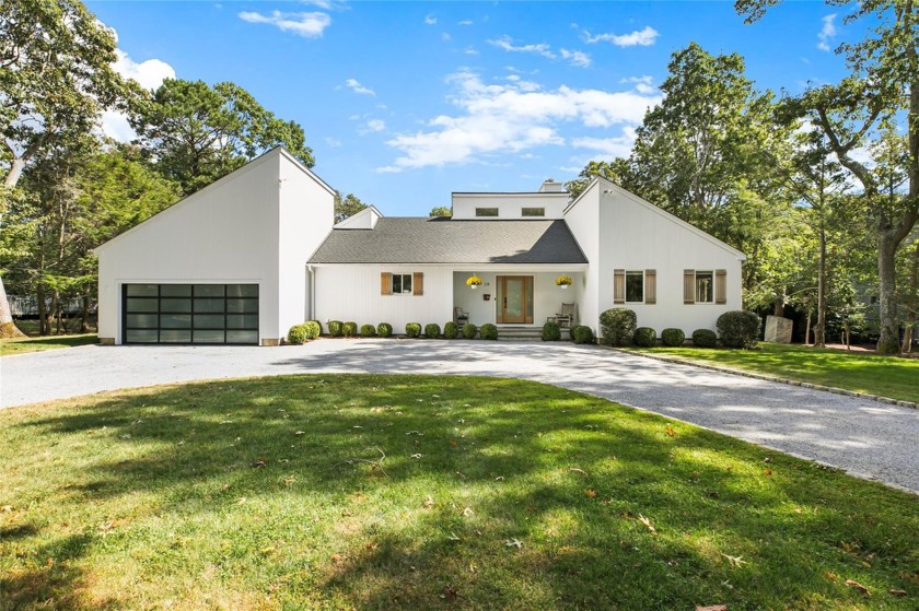 This Westhampton Beach home provides for the quintessential - Beach Home for sale in Westhampton Beach, New York on Beachhouse.com