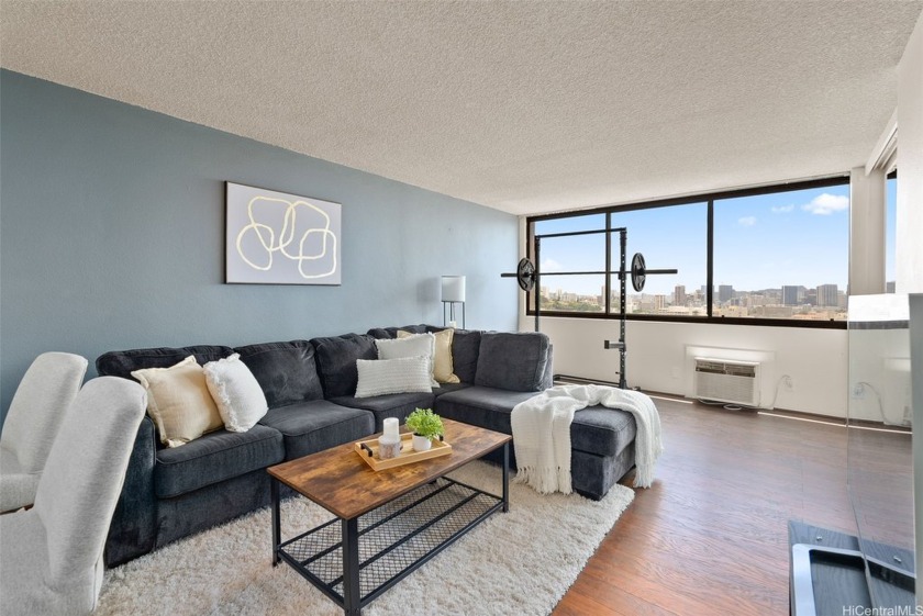 NEW LISTING!! Convenience meets comfort in this beautifully - Beach Condo for sale in Honolulu, Hawaii on Beachhouse.com