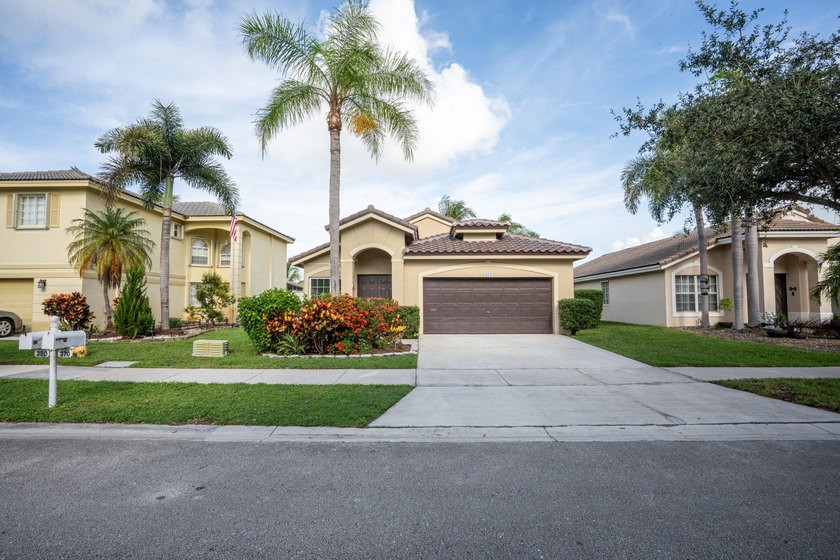 DON'T DELAY, BUY TODAY! This upgraded 4-bedroom, 2.5-bathroom - Beach Home for sale in Pembroke Pines, Florida on Beachhouse.com
