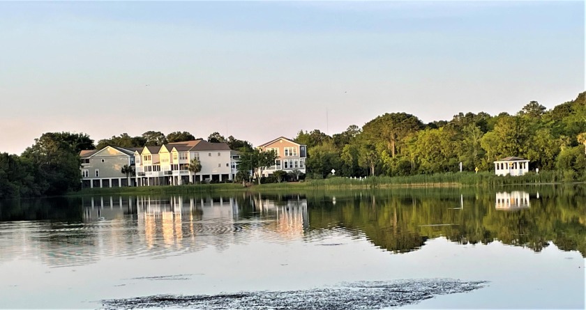 This beautifully maintained end unit townhome in The Retreat at - Beach Condo for sale in Mount Pleasant, South Carolina on Beachhouse.com
