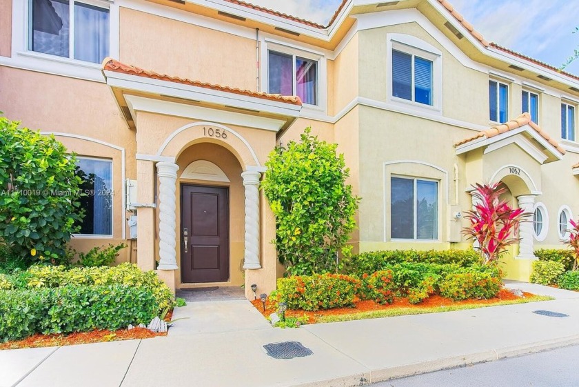 This is an AMAZING opportunity! Presenting a beautiful 3 bedroom - Beach Townhome/Townhouse for sale in Homestead, Florida on Beachhouse.com