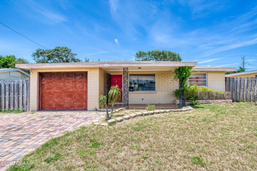 BRAND NEW ROOF!!! Welcome to your Beach house! This Charming - Beach Home for sale in Ormond Beach, Florida on Beachhouse.com