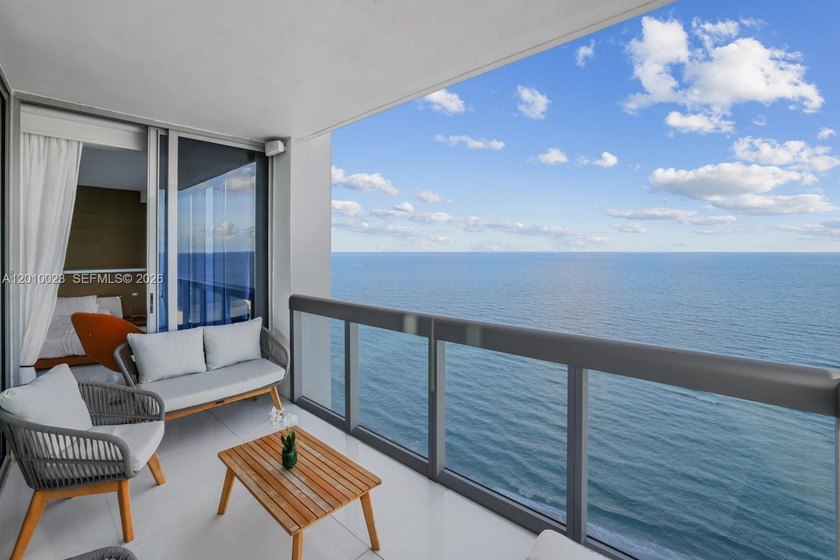 AMAZING VIEWS! A WOW UNIT!! OFFERING BEST AVAILABLE VIEWS - Beach Condo for sale in Miami Beach, Florida on Beachhouse.com