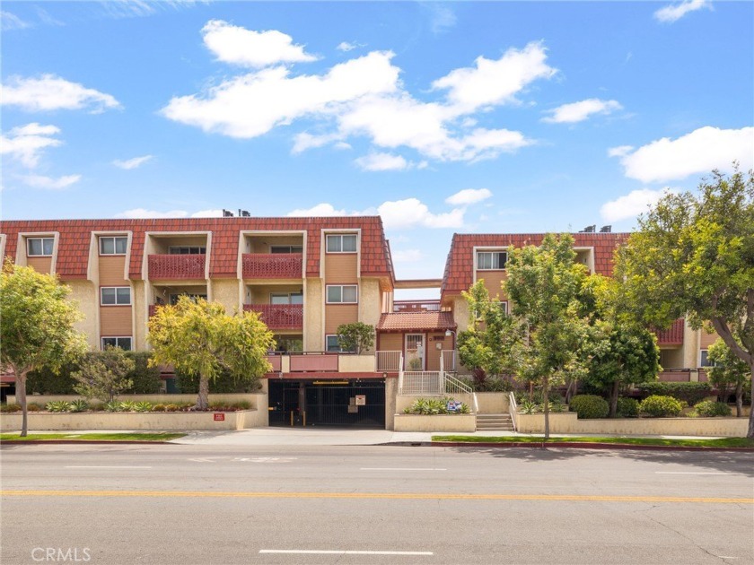 Completely remodeled bright and open west facing 2 bedroom 2 - Beach Condo for sale in El Segundo, California on Beachhouse.com