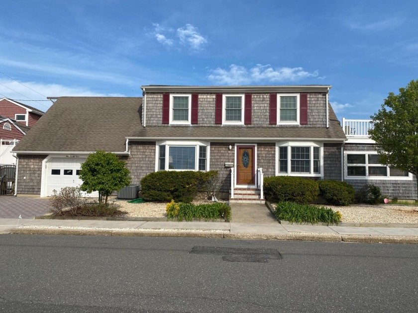 Fabulous Shore Colonial with a contemporary flair! Located in - Beach Home for sale in Seaside Heights, New Jersey on Beachhouse.com