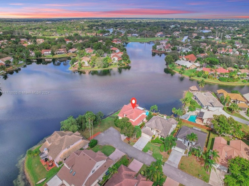 MAGNIFICENT LAKEVIEWS FROM 4 BED 3 BATH POOL HOME ON DESIRABLE - Beach Home for sale in Cooper City, Florida on Beachhouse.com