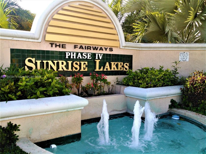 55+ community conveniently located close to groceries, shopping - Beach Condo for sale in Sunrise, Florida on Beachhouse.com
