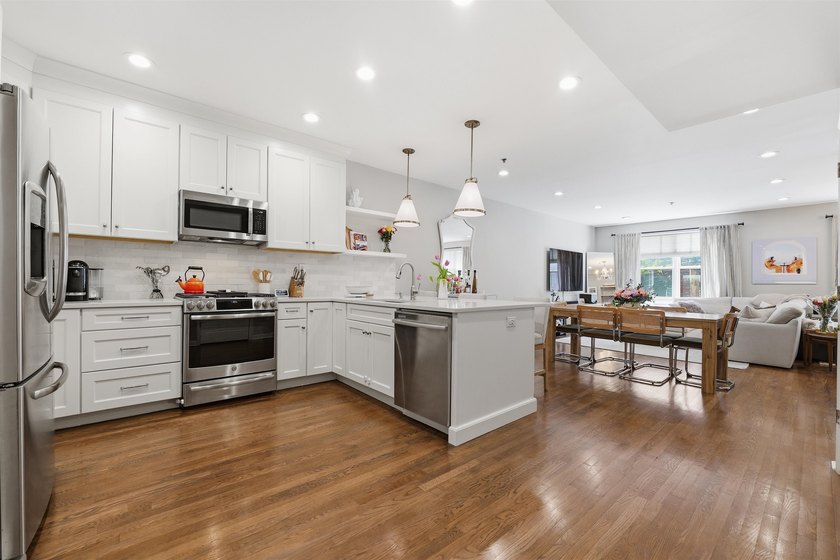Impeccably maintained two-bedroom, two-bathroom condo in an - Beach Condo for sale in Hoboken, New Jersey on Beachhouse.com