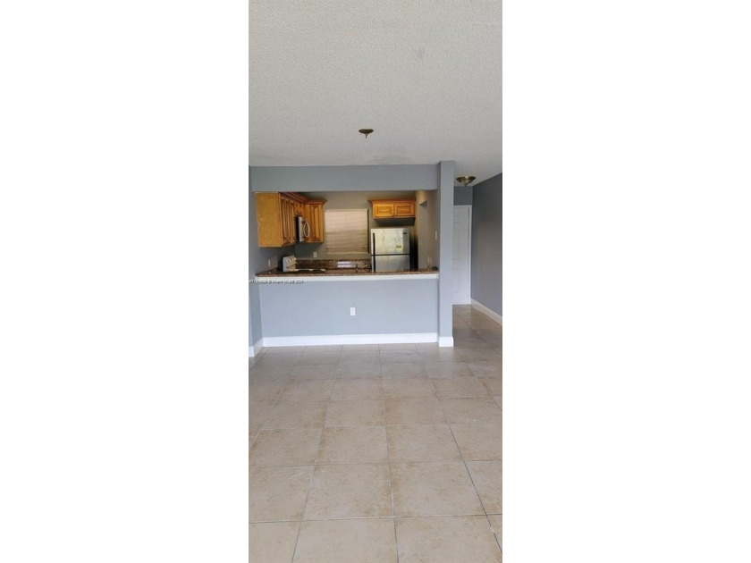 Investor friendly, quick approval. Excellent, spacious and - Beach Condo for sale in West Palm Beach, Florida on Beachhouse.com
