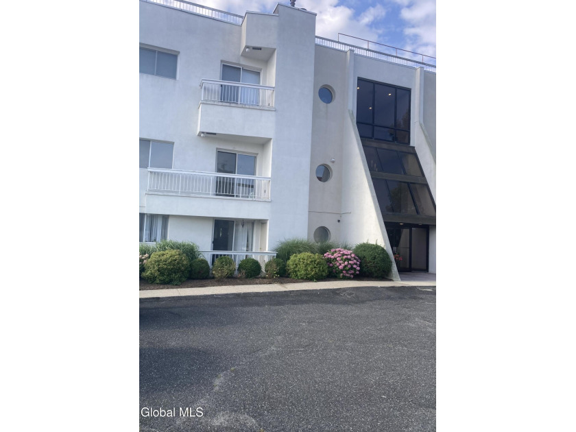 Discover the perfect blend of convenience and comfort with this - Beach Condo for sale in Bronx, New York on Beachhouse.com