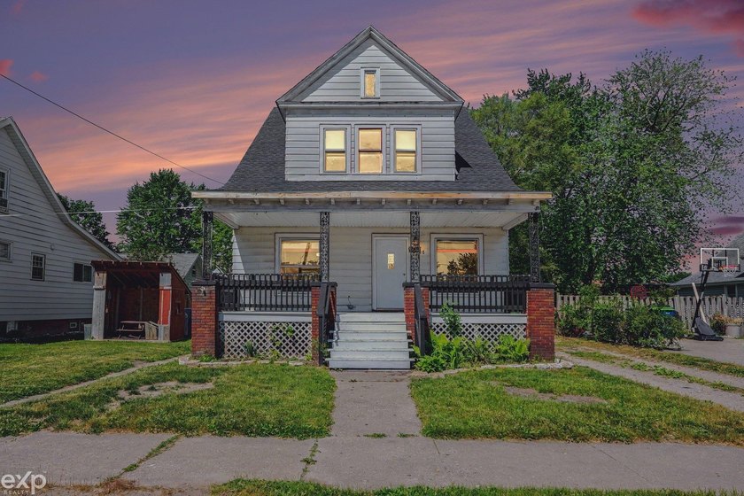 OVER $43,000 IN RECENT UPGRADES! NEW ROOF, NEW FURNACE, LVP - Beach Home for sale in Bay City, Michigan on Beachhouse.com