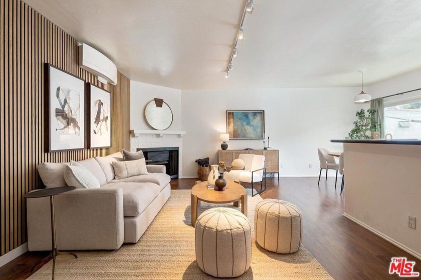 Set within a bright Santa Monica neighborhood, this top-floor - Beach Condo for sale in Santa Monica, California on Beachhouse.com