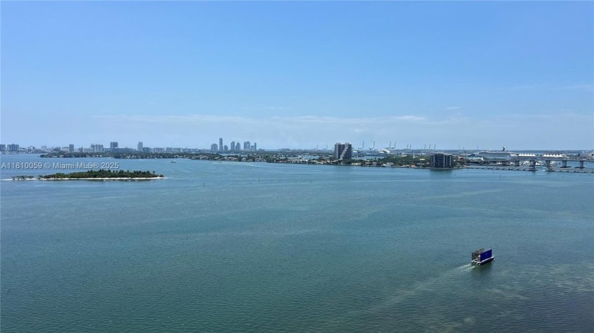 Enjoy stunning unobstructed panoramic bay views from spacious - Beach Condo for sale in Miami, Florida on Beachhouse.com