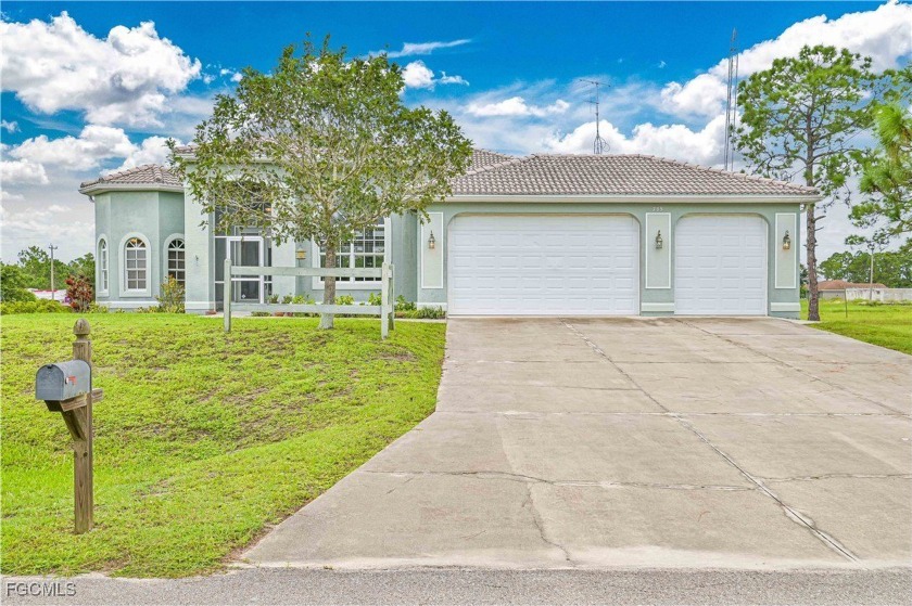 Welcome to this beautifully maintained 3-bedroom, 2-bathroom - Beach Home for sale in Lehigh Acres, Florida on Beachhouse.com