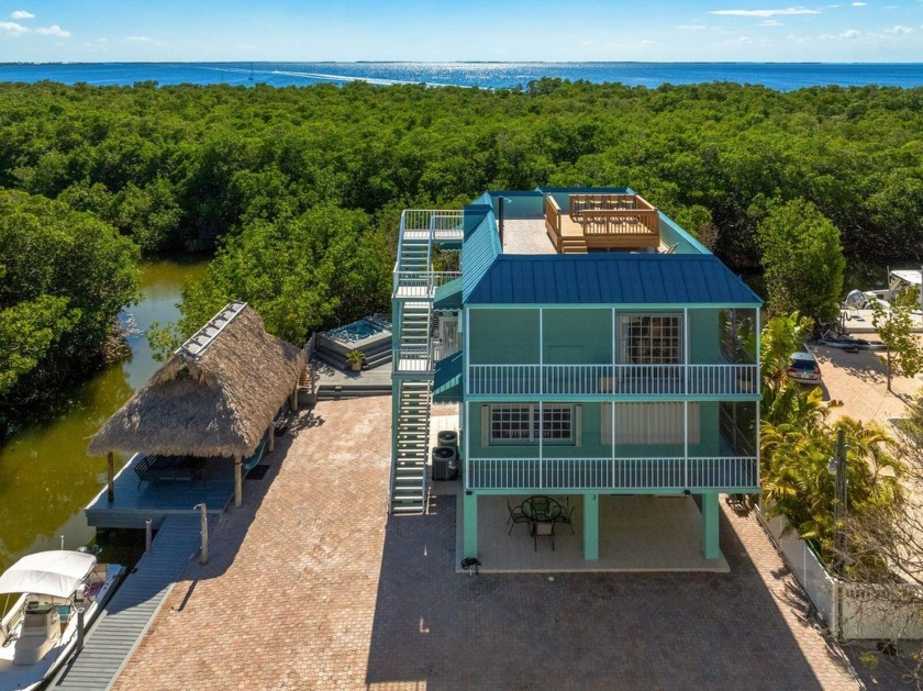 Welcome to the perfect Key Largo getaway! This Fully Furnished 4 - Beach Home for sale in Key Largo, Florida on Beachhouse.com