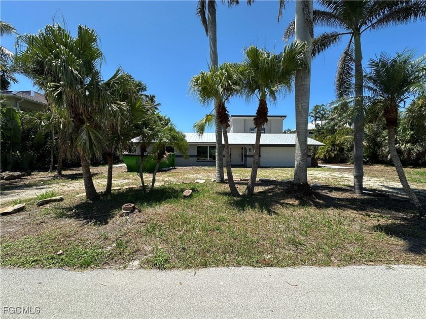 Opportunity awaits with this spacious 3-bedroom, 3-bathroom, 2 - Beach Home for sale in Sanibel, Florida on Beachhouse.com