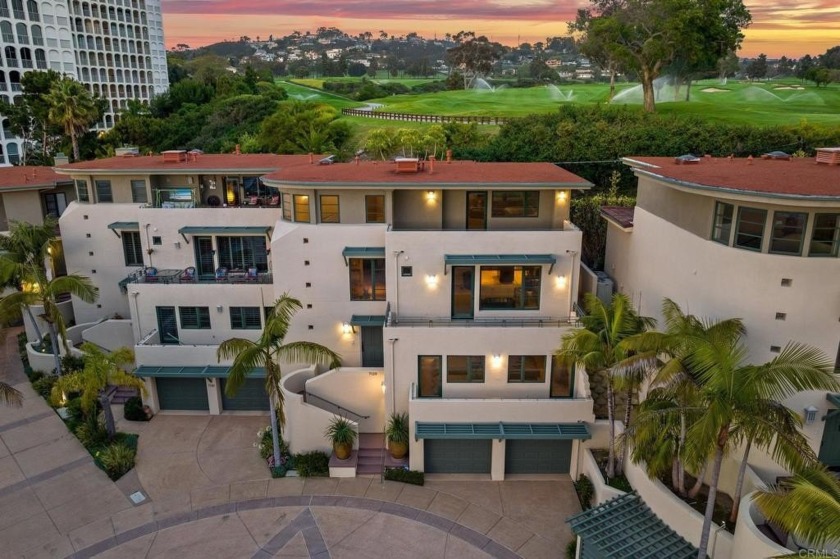 COME LIVE THE LA JOLLA DREAM WITH STUNNING SUNSET AND BLUE OCEAN - Beach Condo for sale in La Jolla, California on Beachhouse.com