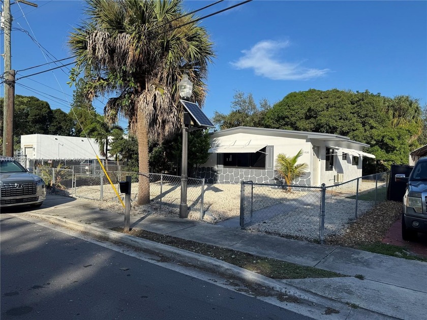 Stylish 2-bed, 1-bath single-family home just minutes from - Beach Home for sale in Fort Lauderdale, Florida on Beachhouse.com