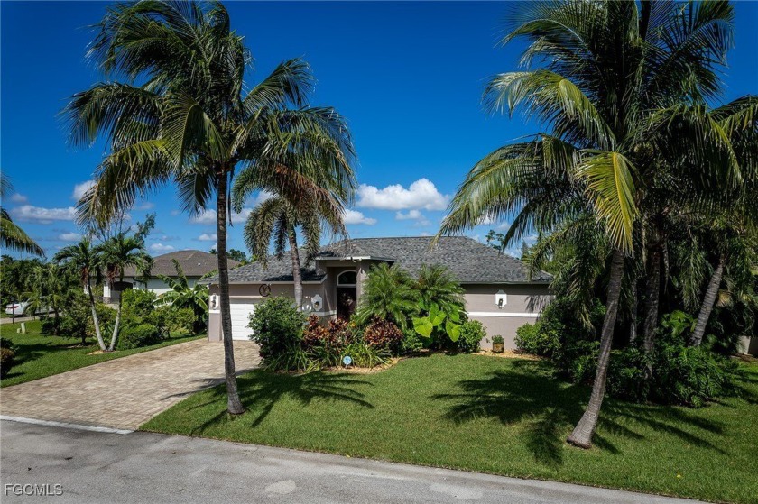 Rarely available and ideally tucked away on a quiet cul-de-sac - Beach Home for sale in Fort Myers, Florida on Beachhouse.com