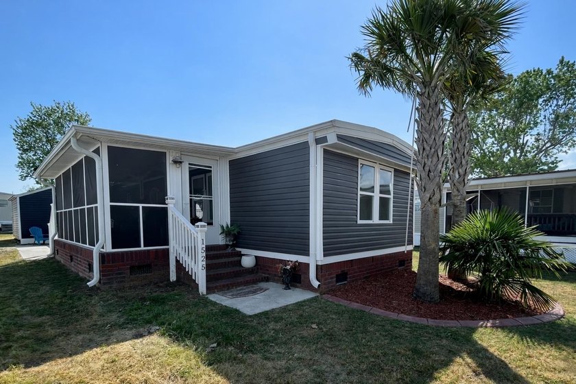 This charming 2-bedroom, 2-bath mobile home offers the perfect - Beach Home for sale in North Myrtle Beach, South Carolina on Beachhouse.com