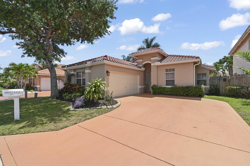 Welcome to Spinnaker Bay at Lake Charleston! This charming home - Beach Home for sale in Lake Worth, Florida on Beachhouse.com