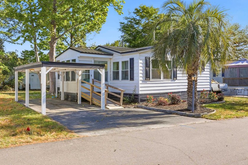 Sun drenched remodeled home with views of pond from the front - Beach Home for sale in Murrells Inlet, South Carolina on Beachhouse.com