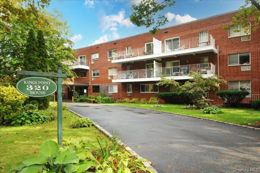 Rare Offering: Top floor apartment in the coveted Kings Point - Beach Home for sale in Great Neck, New York on Beachhouse.com