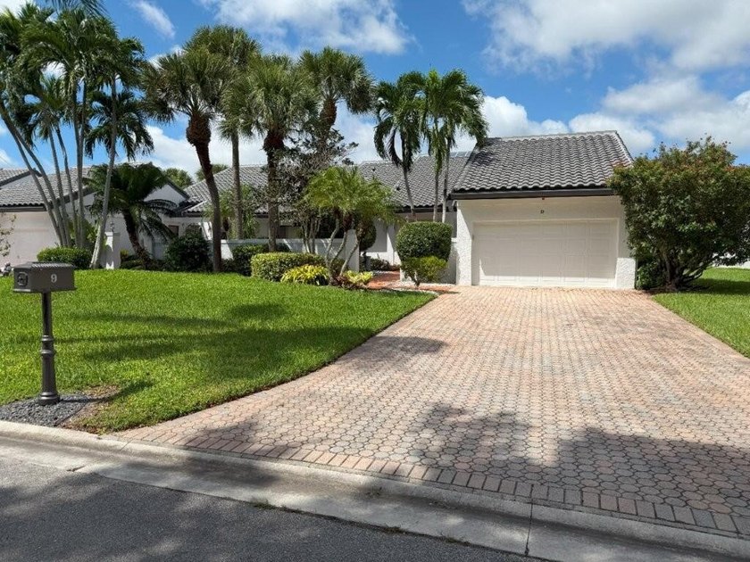 Ideally positioned in Windsor on a private lot with sweeping - Beach Home for sale in Boynton Beach, Florida on Beachhouse.com