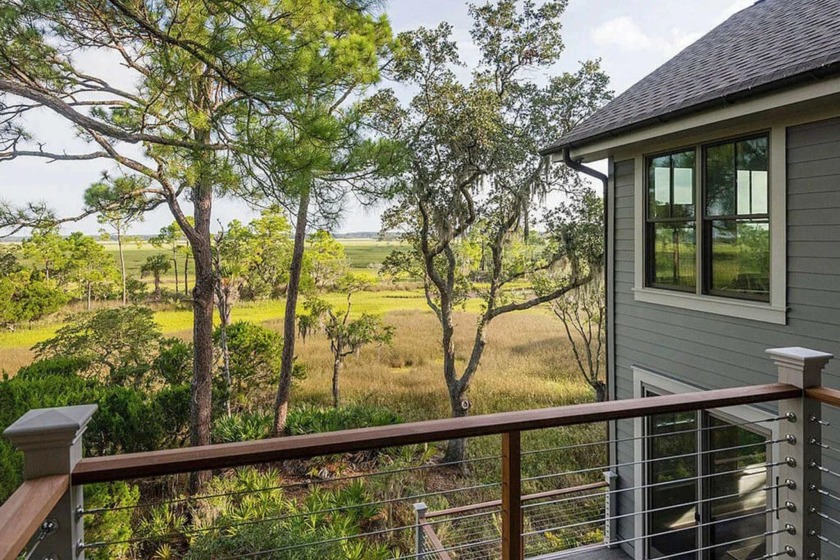 Set on .48 acres in Vanderhorst Plantation, offering a - Beach Home for sale in Kiawah Island, South Carolina on Beachhouse.com