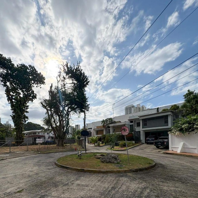 Single-Family Home in El Carmen - Spacious Layout
Private - Beach Home for sale in Panama City,  on Beachhouse.com