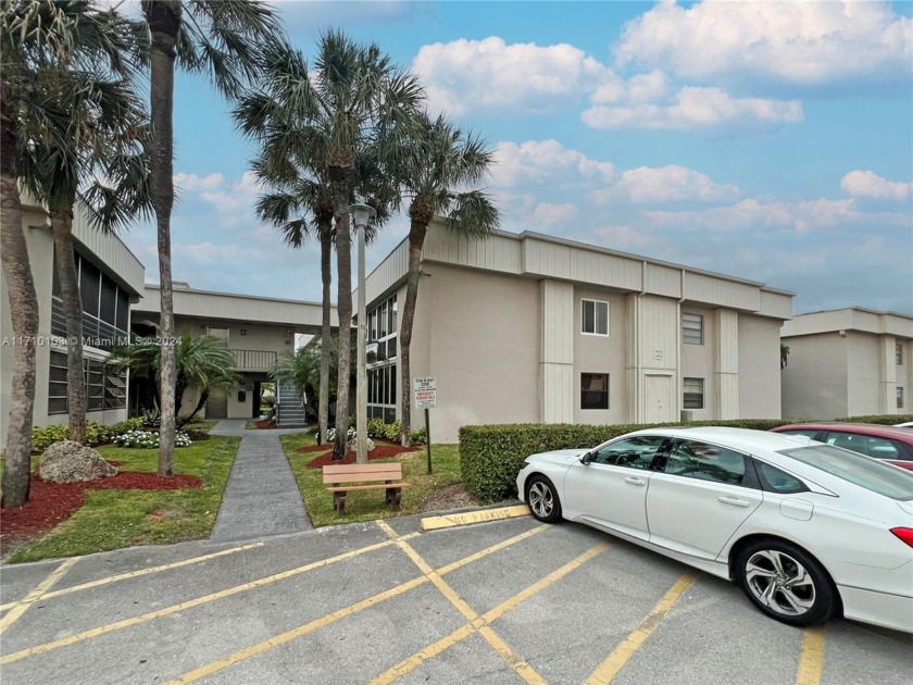 This charming end unit boasts an abundance of natural light and - Beach Condo for sale in Delray Beach, Florida on Beachhouse.com