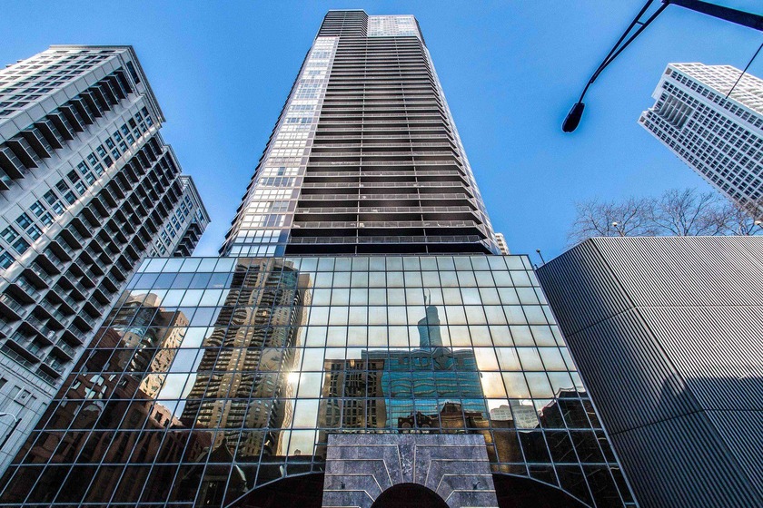 Spacious one-bedroom, premier east-facing unit with - Beach Home for sale in Chicago, Illinois on Beachhouse.com