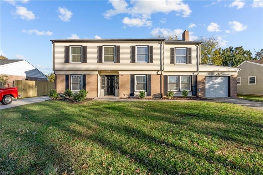 Beautifully updated 5-bedroom, 2.5-bath home in a central - Beach Home for sale in Virginia Beach, Virginia on Beachhouse.com