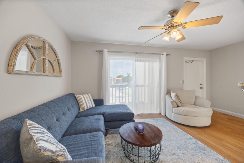 Beautifully renovated condo in NPB! This light and bright - Beach Condo for sale in North Palm Beach, Florida on Beachhouse.com