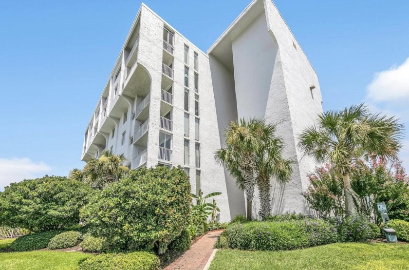 This sophisticated condo is an end unit & sits right on the - Beach Condo for sale in Destin, Florida on Beachhouse.com