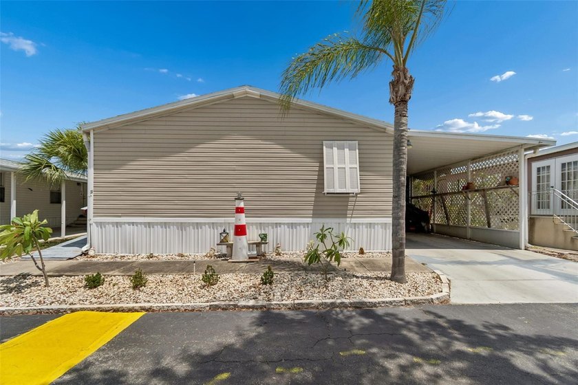 Spacious and inviting 3 bedroom, 2 bathroom home offering 1,431 - Beach Home for sale in Largo, Florida on Beachhouse.com