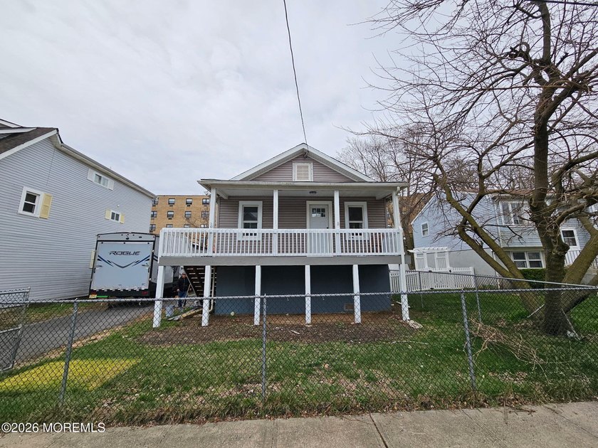 Opportunity in Highlands. Fully renovated 3 bedroom home on a - Beach Home for sale in Highlands, New Jersey on Beachhouse.com