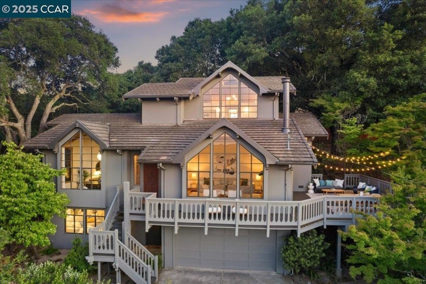 This architectural stunner is all about light, space, and style - Beach Home for sale in Orinda, California on Beachhouse.com