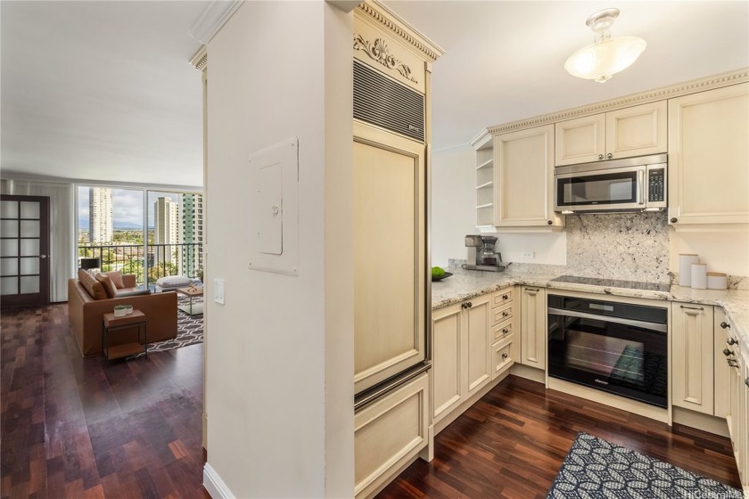Say aloha to your new home in paradise! This beautifully updated - Beach Condo for sale in Aiea, Hawaii on Beachhouse.com