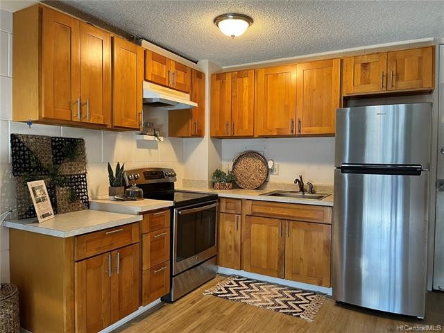 This 1 bedroom, 1 bath with newer laminate wood flooring - Beach Townhome/Townhouse for sale in Honolulu, Hawaii on Beachhouse.com