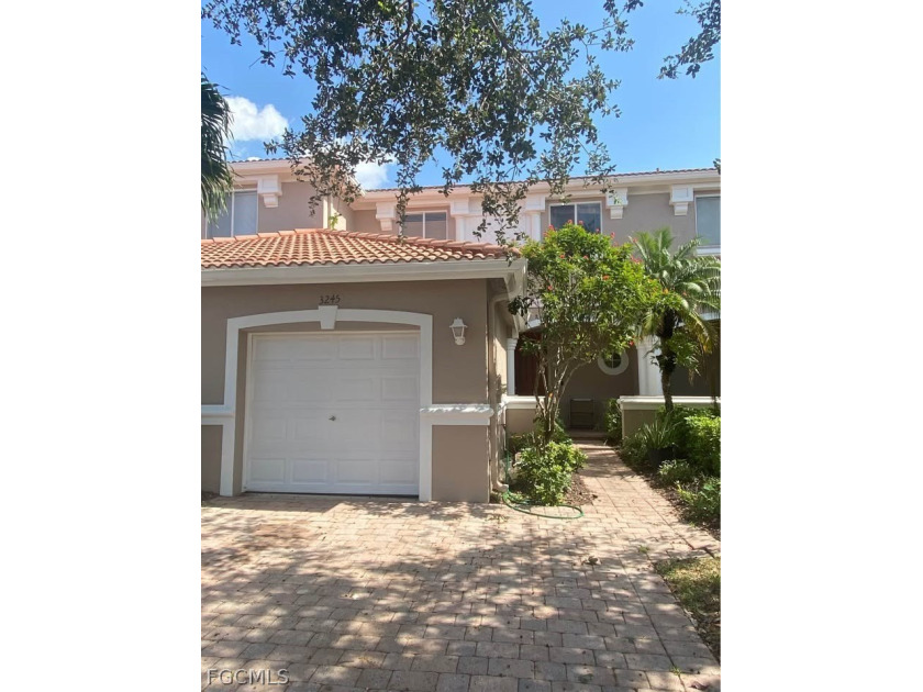Stunning Lakefront Townhome in The Colonnade at The Forum! - Beach Townhome/Townhouse for sale in Fort Myers, Florida on Beachhouse.com