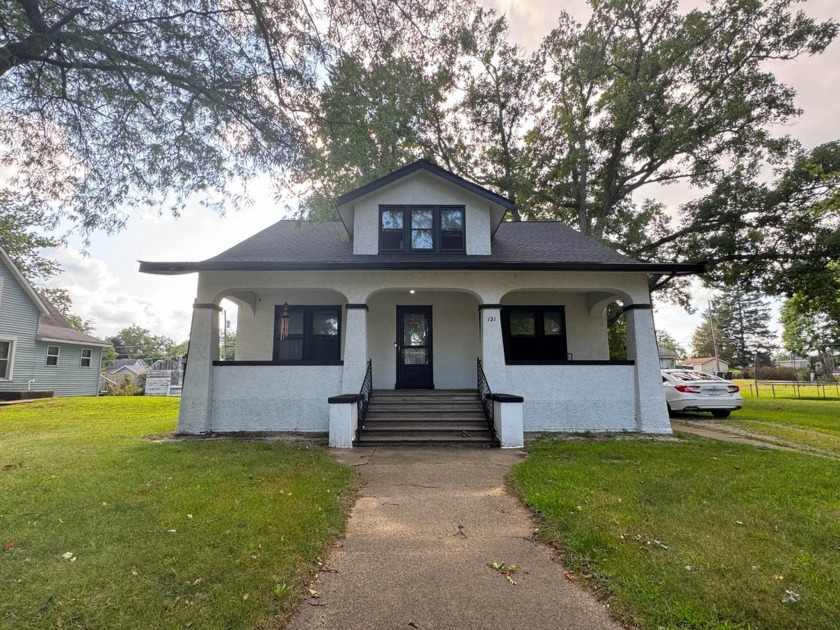 Welcome home! This beautiful 1.5 story house is ready to be your - Beach Home for sale in Michigan City, Indiana on Beachhouse.com