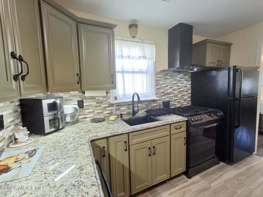 Beautifully renovated home in great location, close to the Sand - Beach Home for sale in Keansburg, New Jersey on Beachhouse.com