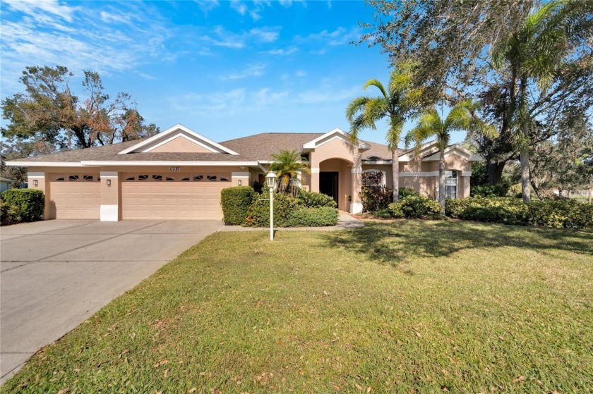 You will LOVE this STUNNING 4 bed, 3 bath, 3 Car Garage, POOL - Beach Home for sale in Lakewood Ranch, Florida on Beachhouse.com