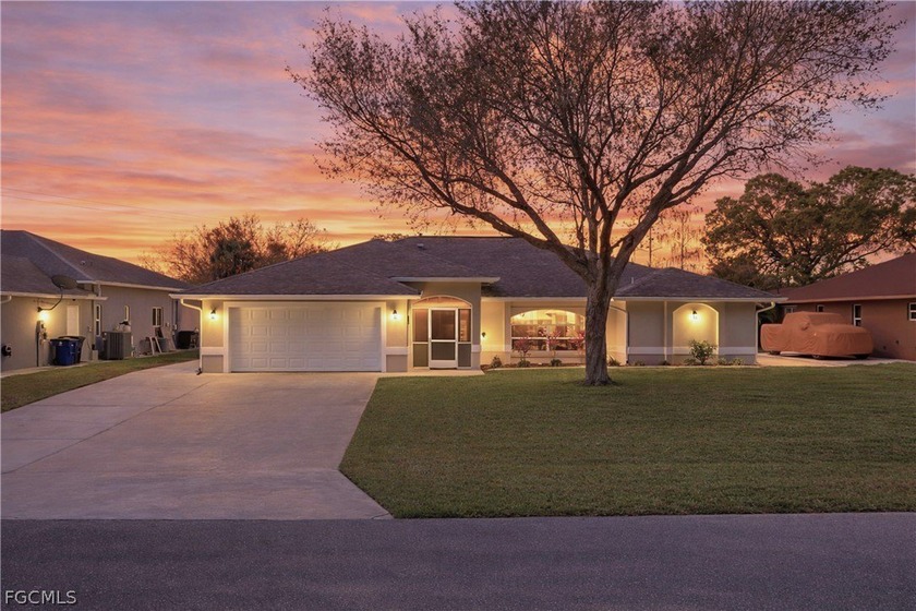 Escape to the peaceful, prestigious subdivision of Oakmont with - Beach Home for sale in North Fort Myers, Florida on Beachhouse.com