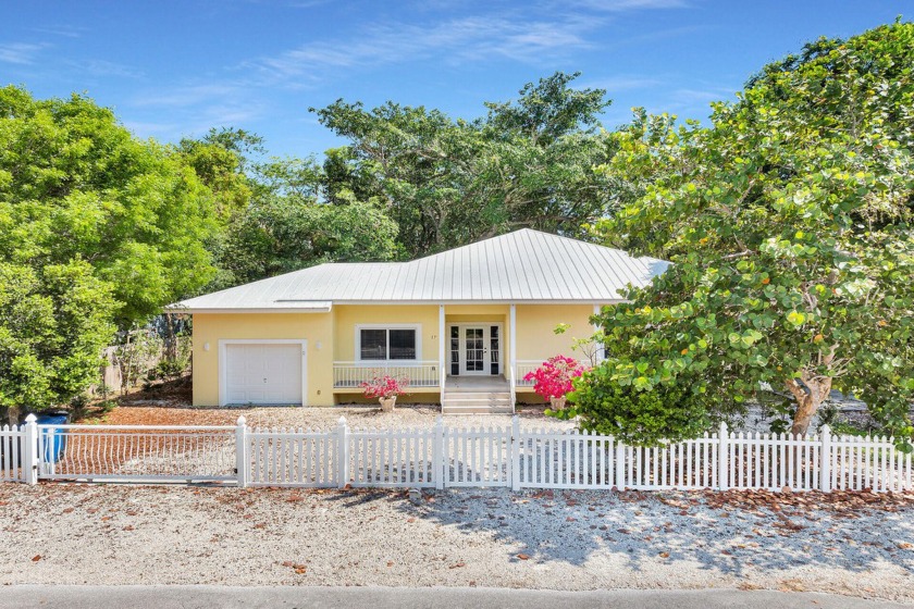 Welcome to this gorgeous ground level, 3-bedroom, 2-bathroom - Beach Home for sale in Key Largo, Florida on Beachhouse.com